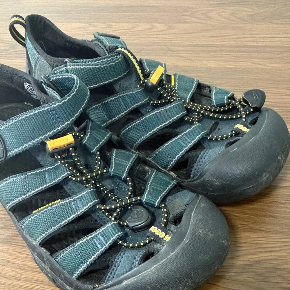 Keen Women's Black and Teal Green Sandals‎ Sz 6
